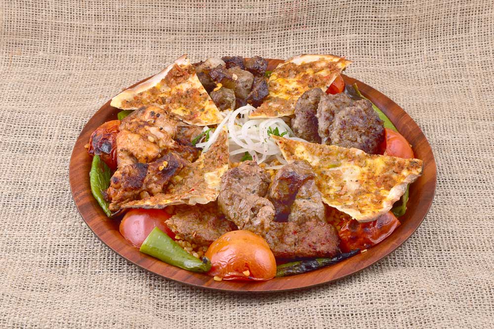 Kebeci Cafe & Restaurant’ta Kastamonu’nun en lezzetli yöresel yemekleri uygun fiyatlarla sunuluyor